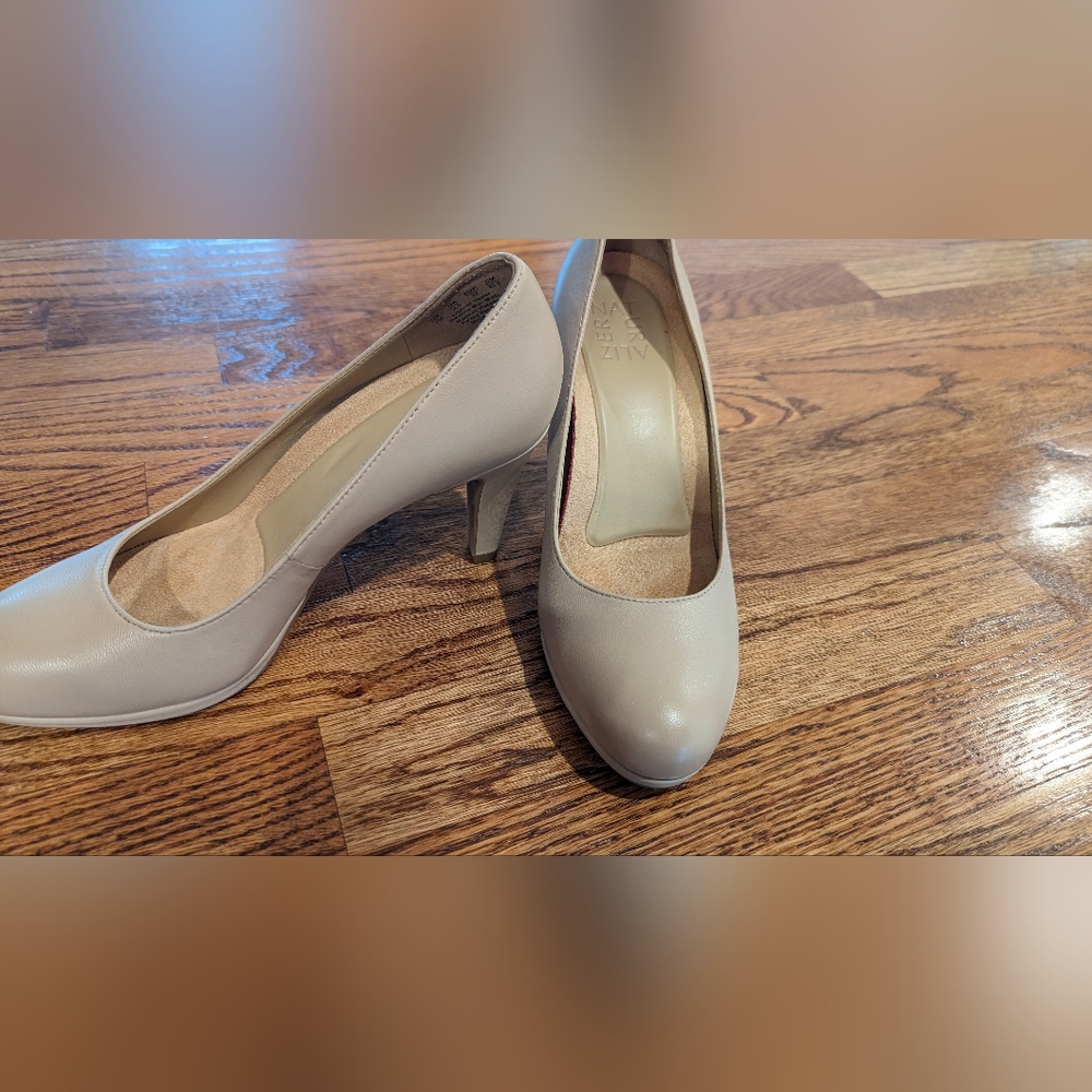 Naturalizer Michelle nude pump size 7